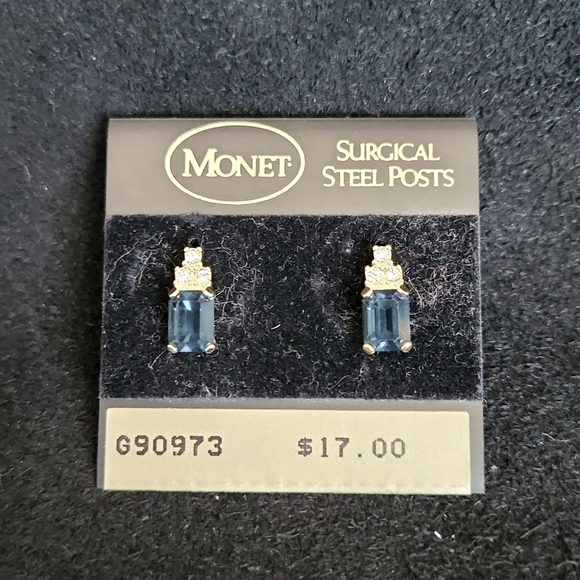 Monet vintage earrings - Picture 1 of 3